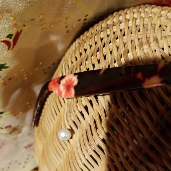 Floral Printed Sunglasses - Picture 4 of 6